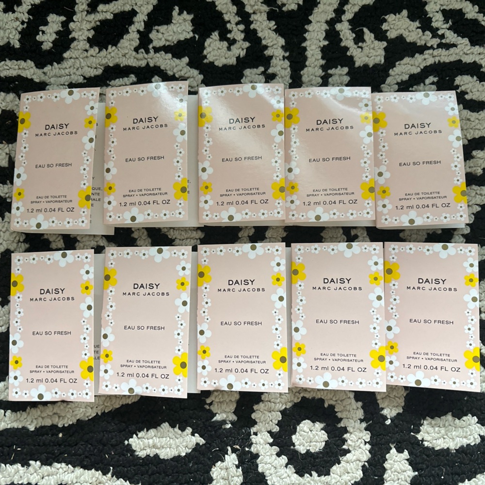 10-pc Daisy by Marc Jacobs spray samples bundle